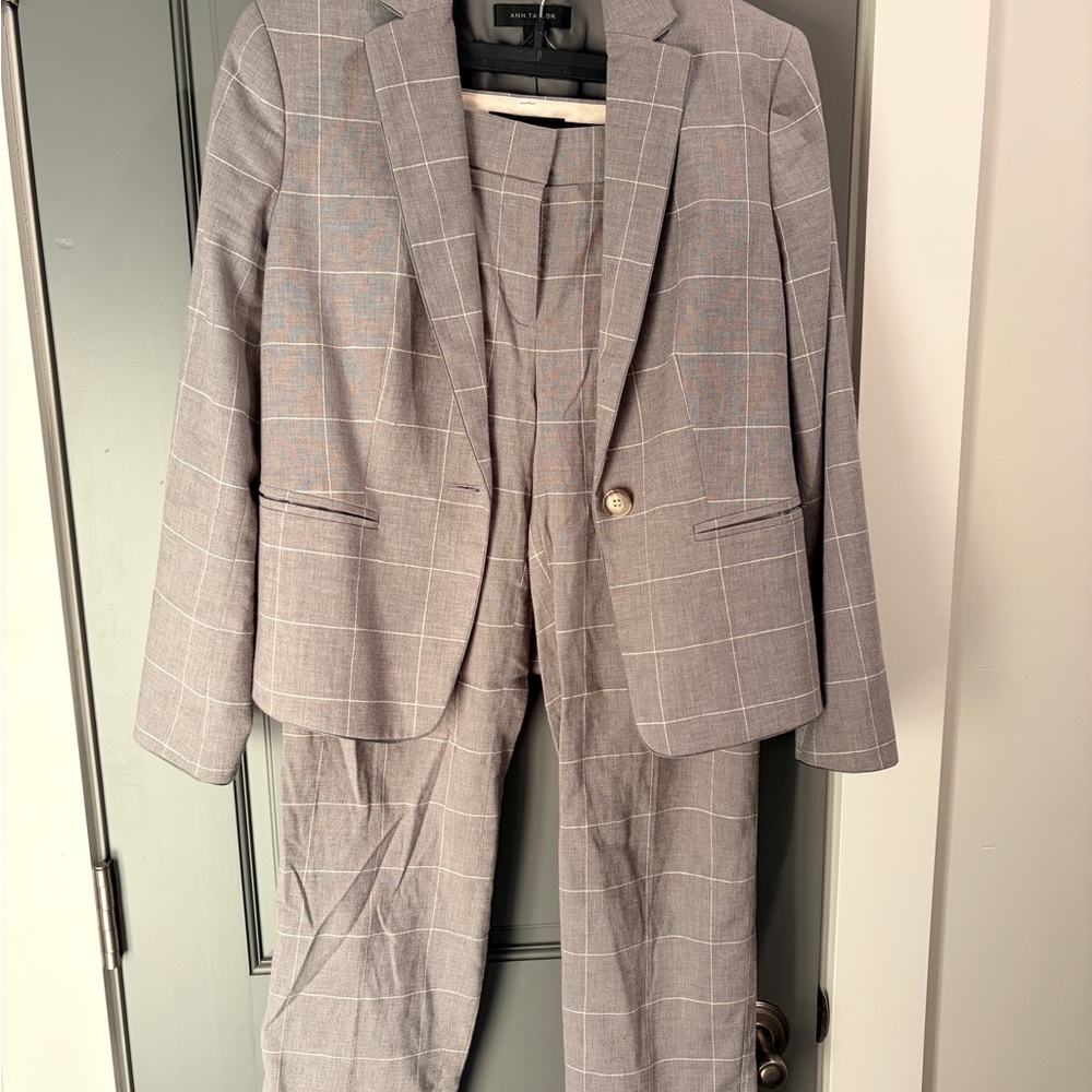 Ann Taylor Gray Windowpane Suit Set Blazer & Pants Size 0